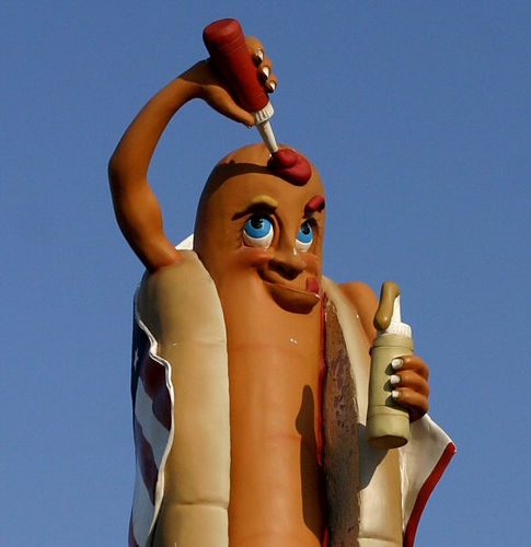 10619932_96f88efa47_baby-hot-dog